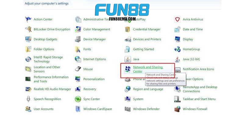Chọn vào Network and Sharing Center